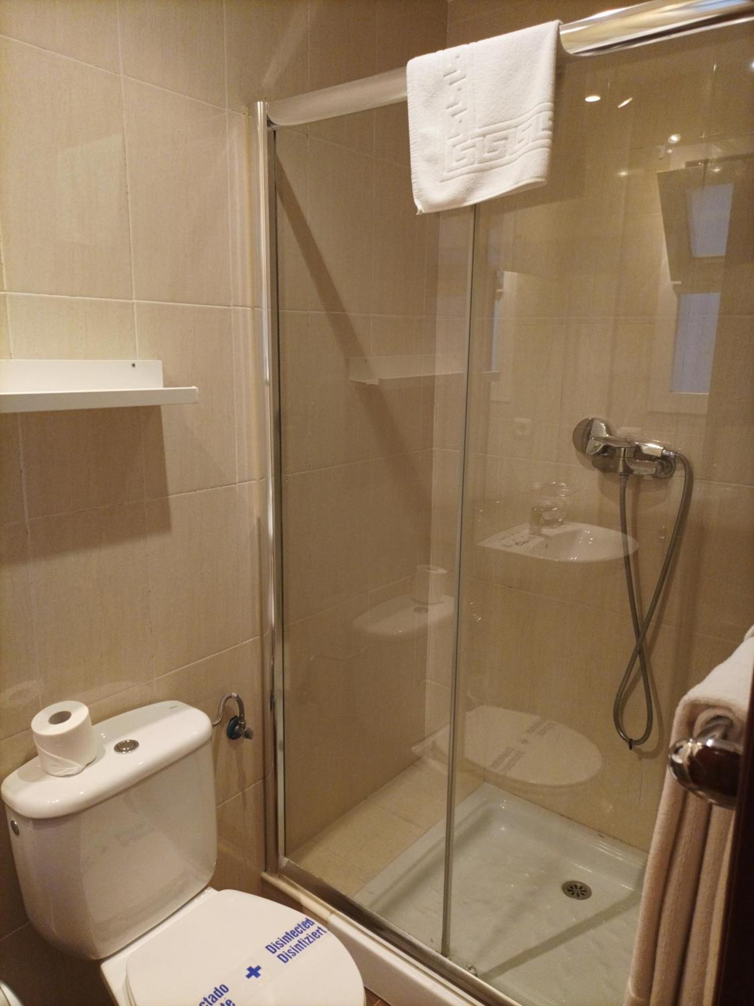 Quarto com Cama de Casal ou 2 de Solteiro